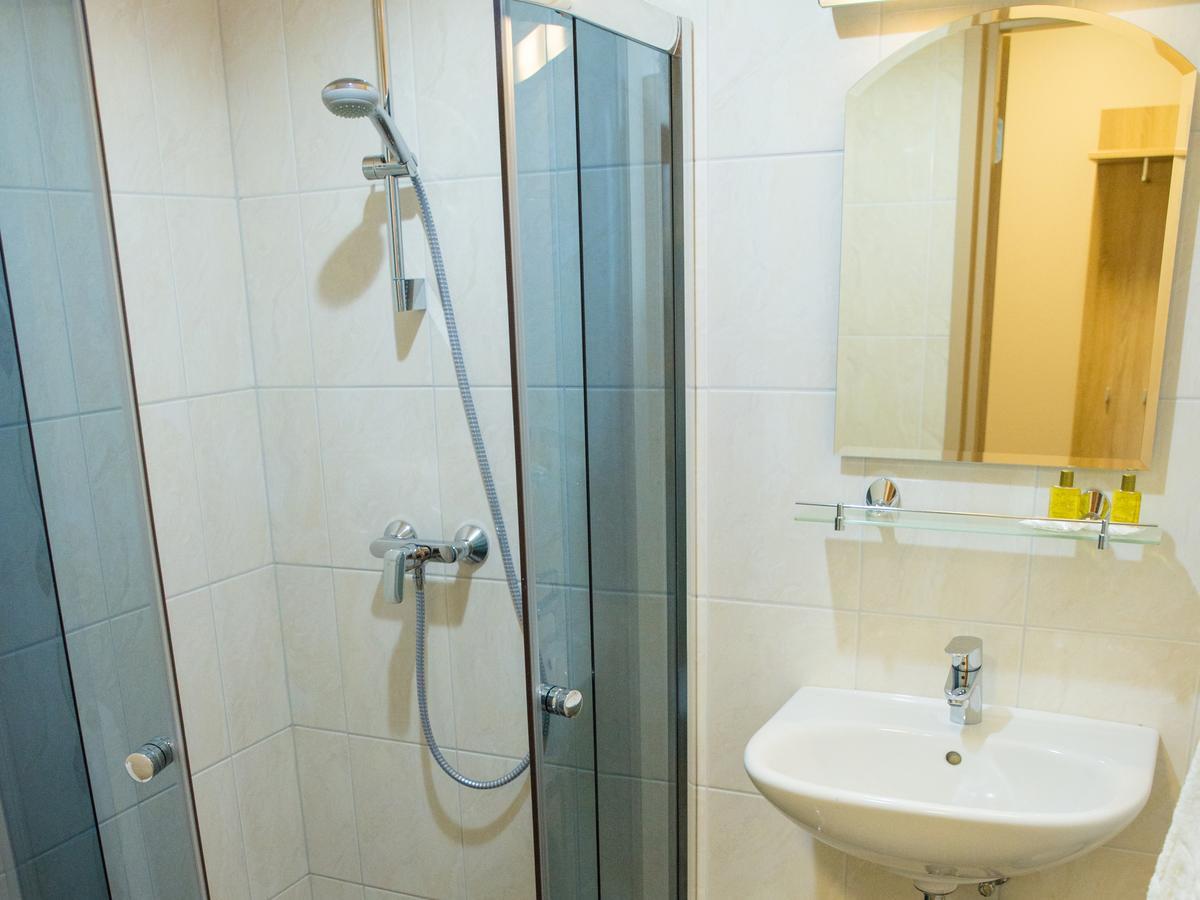 Ankur Hotell Mustvee Buitenkant foto
